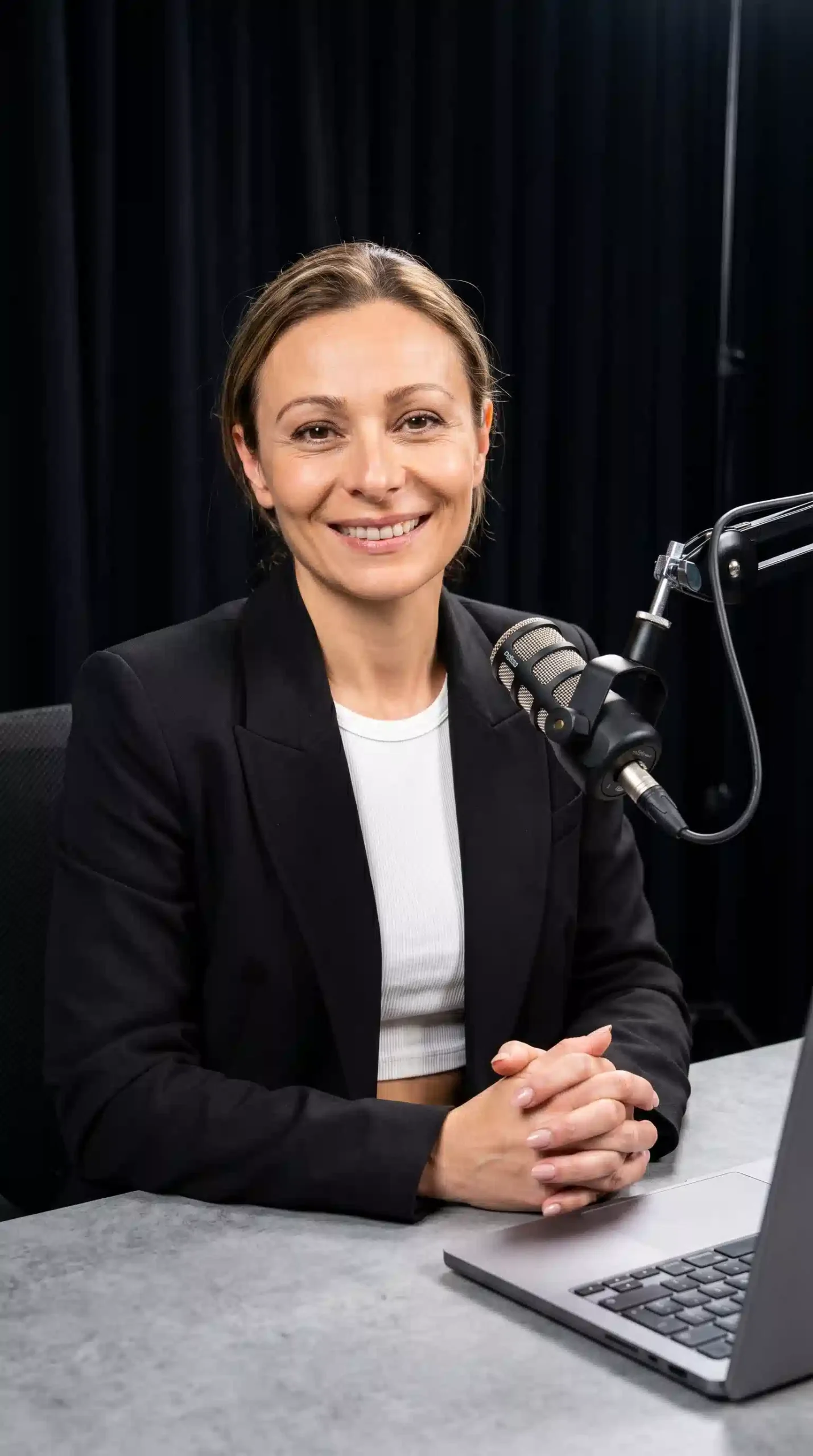 fernanda enpodcast saco negro (2) optimizada